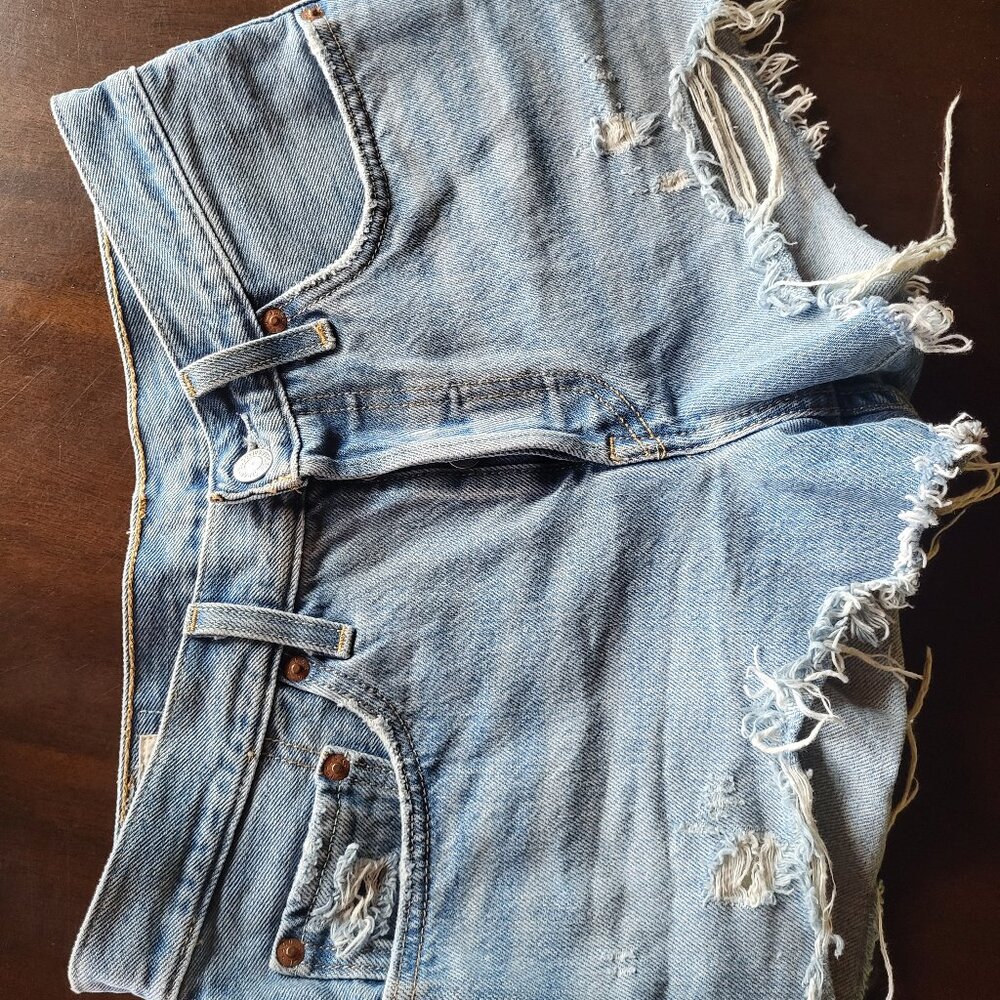 sexy levi's shorts light w26